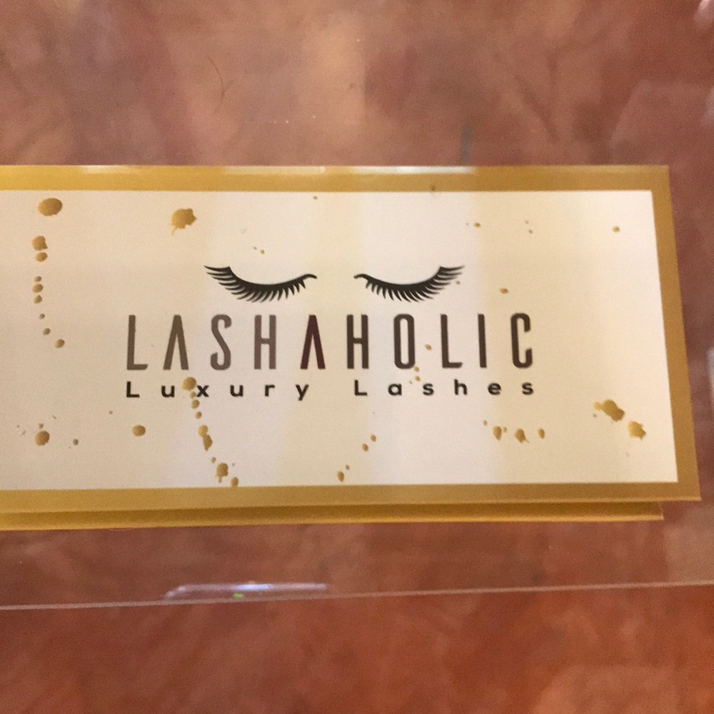 Lashaholic Luxury Lashes